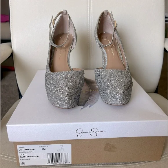 Jessica Simpson Ormanda Gold Embellished Platform Pumps 6M - Glamorous & Chic - Picture 4 of 5